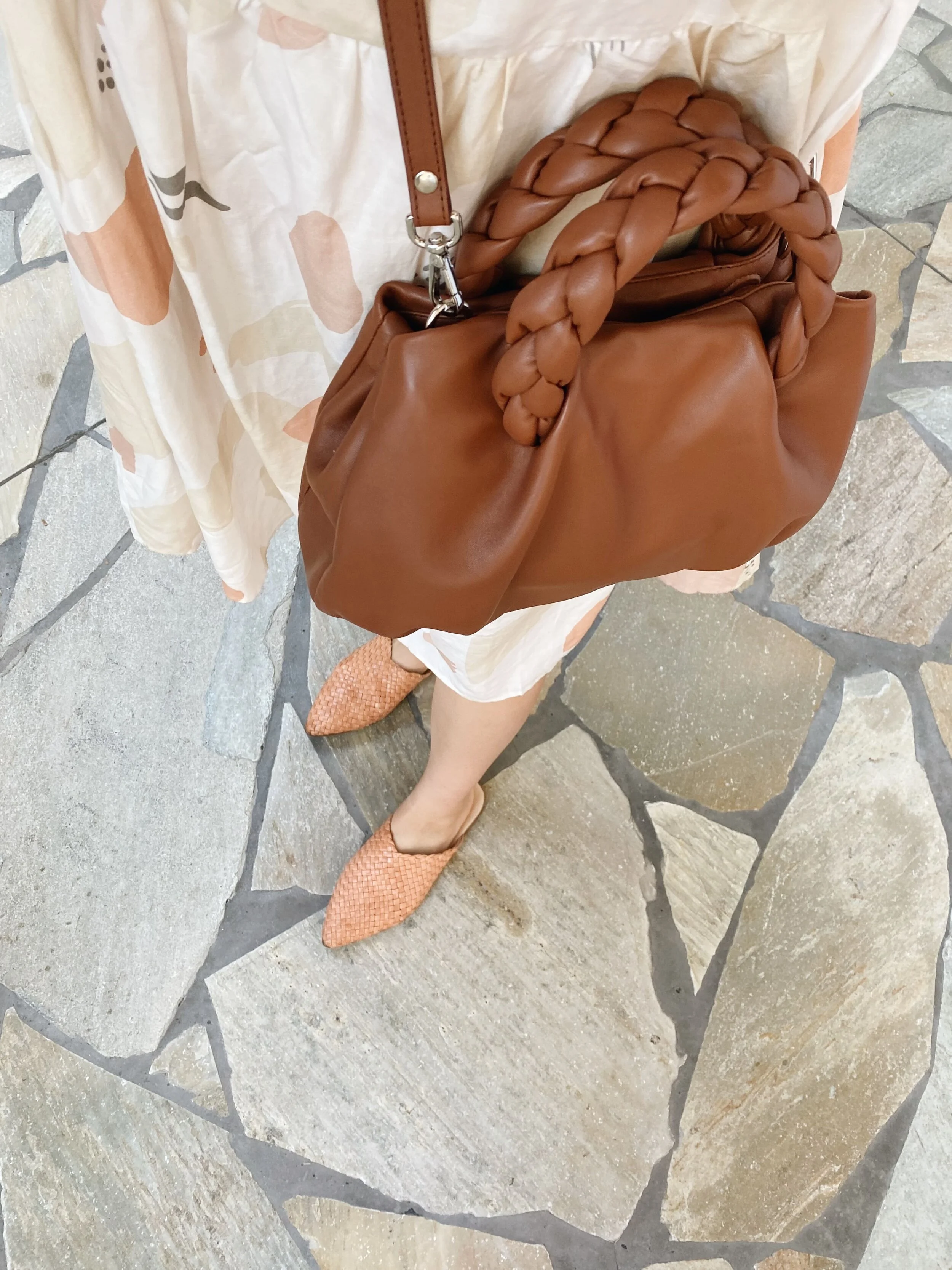 トートバッグ Hereu Bombon Long Hair Shearling Bag Hereu Bombon Long Hair Shearling Bag in Neutrals | THE LIST